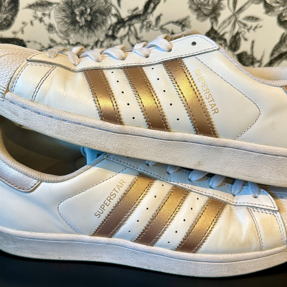 Adidas Superstar White with Rose Gold Stripes Shell Toe Women’s Sneakers Size 10